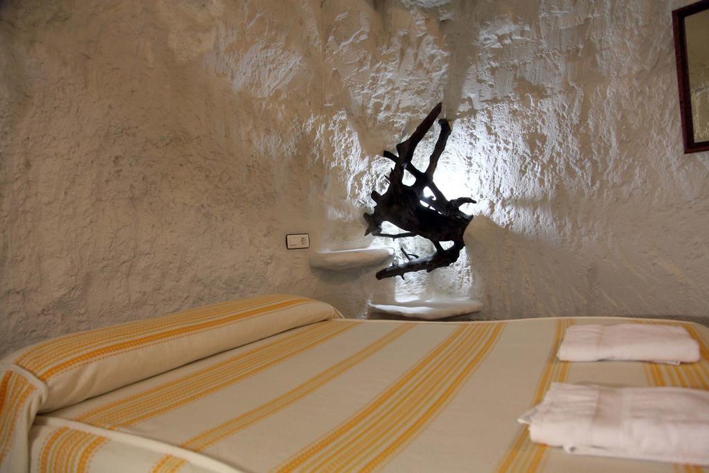 Cuevas La Atalaya Apartment Huescar Room photo