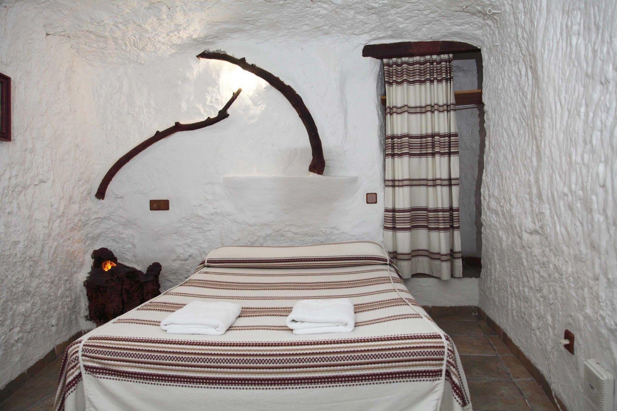 Cuevas La Atalaya Apartment Huescar Exterior photo